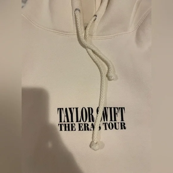 TAYLOR SWIFT ERAS TOUR HOODIE💕